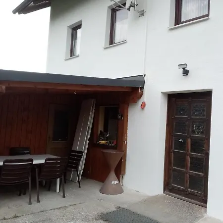Auberg, Guenstig, Geraeumig Und Schlicht!