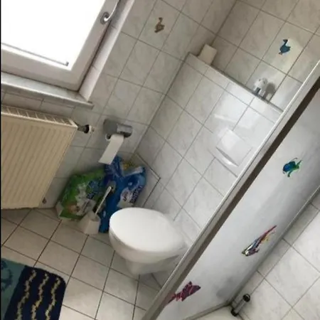 Auberg, Guenstig, Geraeumig Und Schlicht!